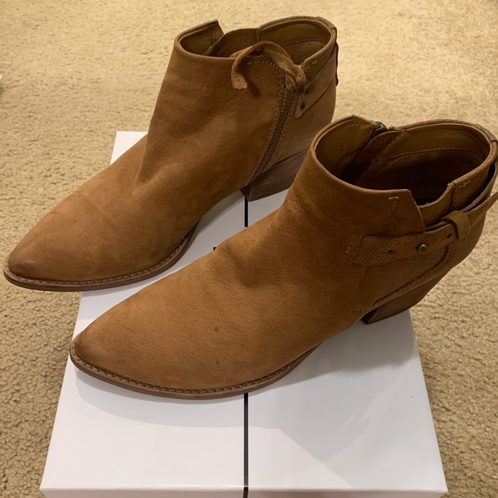 Dolce Vita sierra ankle bootie size 10 brown /tan